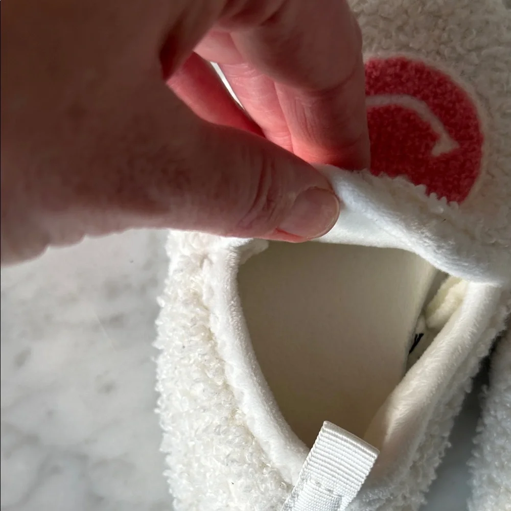 Kids Plush White Slip-On Slippers with Pink Smiley - Unbranded